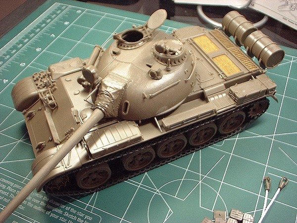 There are parts and options to model other Warsaw Pact T55 Medium Tanks